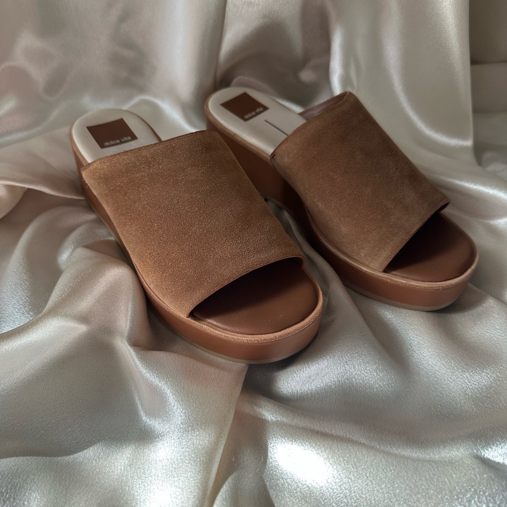 Women’s size 8 Dolce Vita platform Slide